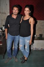 Deepika Padukone at Ashiesh Shah curated art show in Pali Village cafe, Mumbai on 12th Dec 2013
